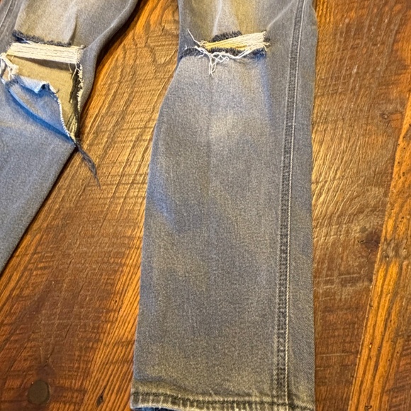 Ladies Hollister Ultra High Rise Mom Jean - Gray Size 0S/W24 - Picture 4 of 7